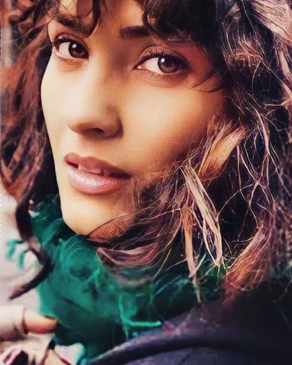 #TubaBüyüküstün 
Yıllardır ekranlarda yok ( dijital hariç ) ama yıllardır her hafta top 10 IMDB Starmetre listesinde coğu zaman hatta birinci sırada, 
çok büyüksün Büyüküstün! 
#TubaBüyüküstün 
👏👑❣️