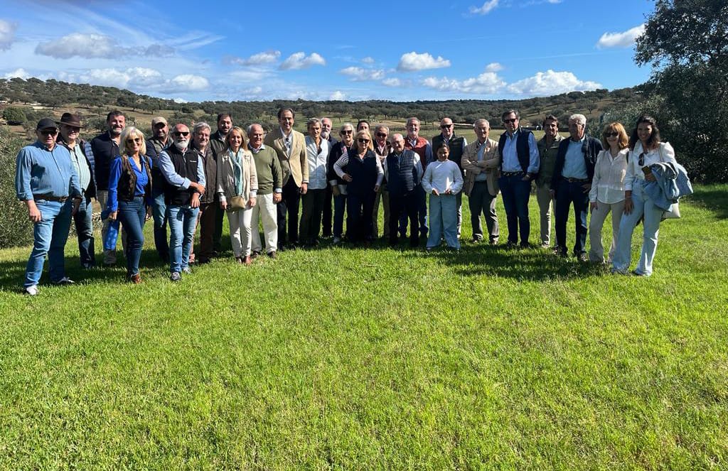 Los presidentes de UPTE visitan la ganadería de Sampedro sevillatoro.es/los-presidente… @sevillatoro
