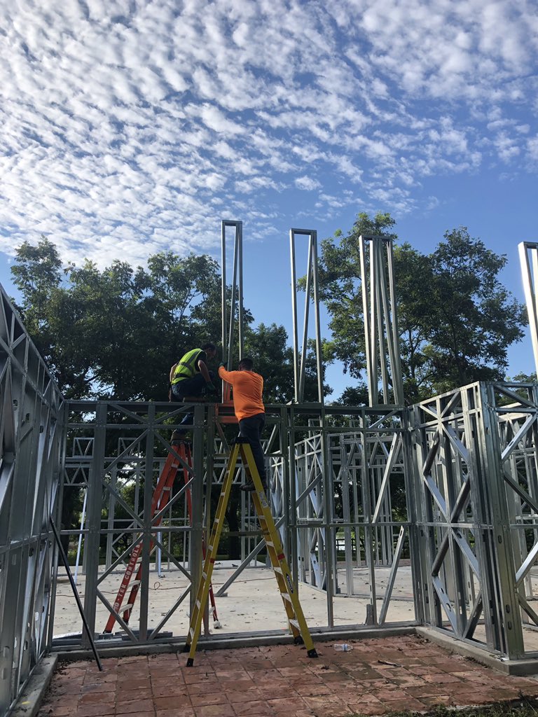 🔎Using LGS means a reduced load on the foundation and structure as a whole📉
🔑This can lead to cost savings in terms of foundation design and construction, as well as potential long-term maintenance and repair costs😌

#steelconstruction #steelframe #steelframing