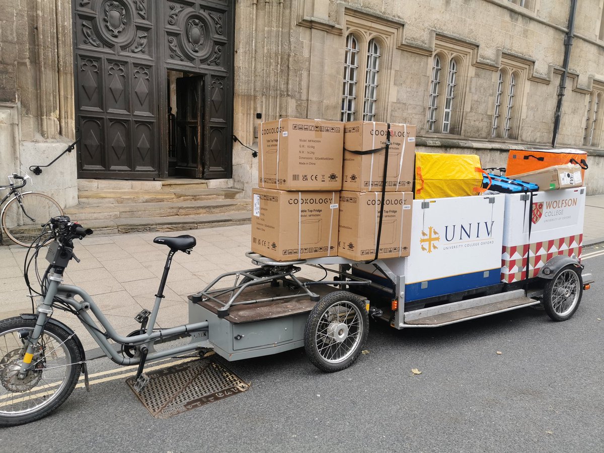 💪 6* fridges delivered by #cargobike

🚴‍♂️ Okay, so they are mini fridges however carrying 250+ parcels as well as part of our #Oxford freight consolidation project

🚛📦 Removed 8-12 van movements from the city for 1 cargo bike movement, showing what can be done!