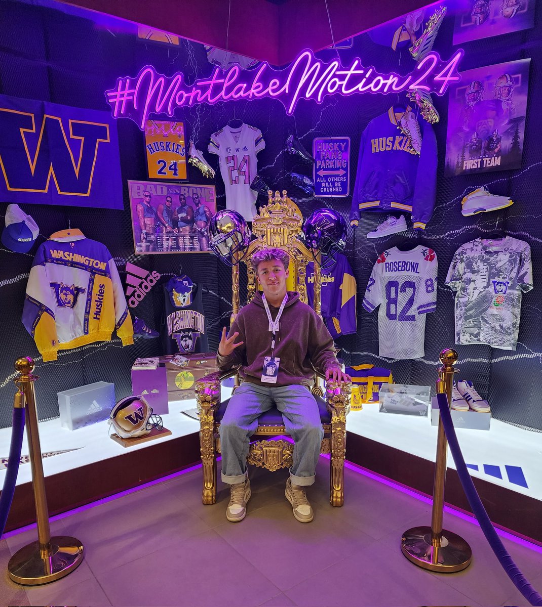KanyonTodd's tweet photo. I had a great weekend in Seattle!! Thank you @DLineCoachCRAW and @UW_Football for your amazing hospitality!! https://t.co/fMY6fawdsE