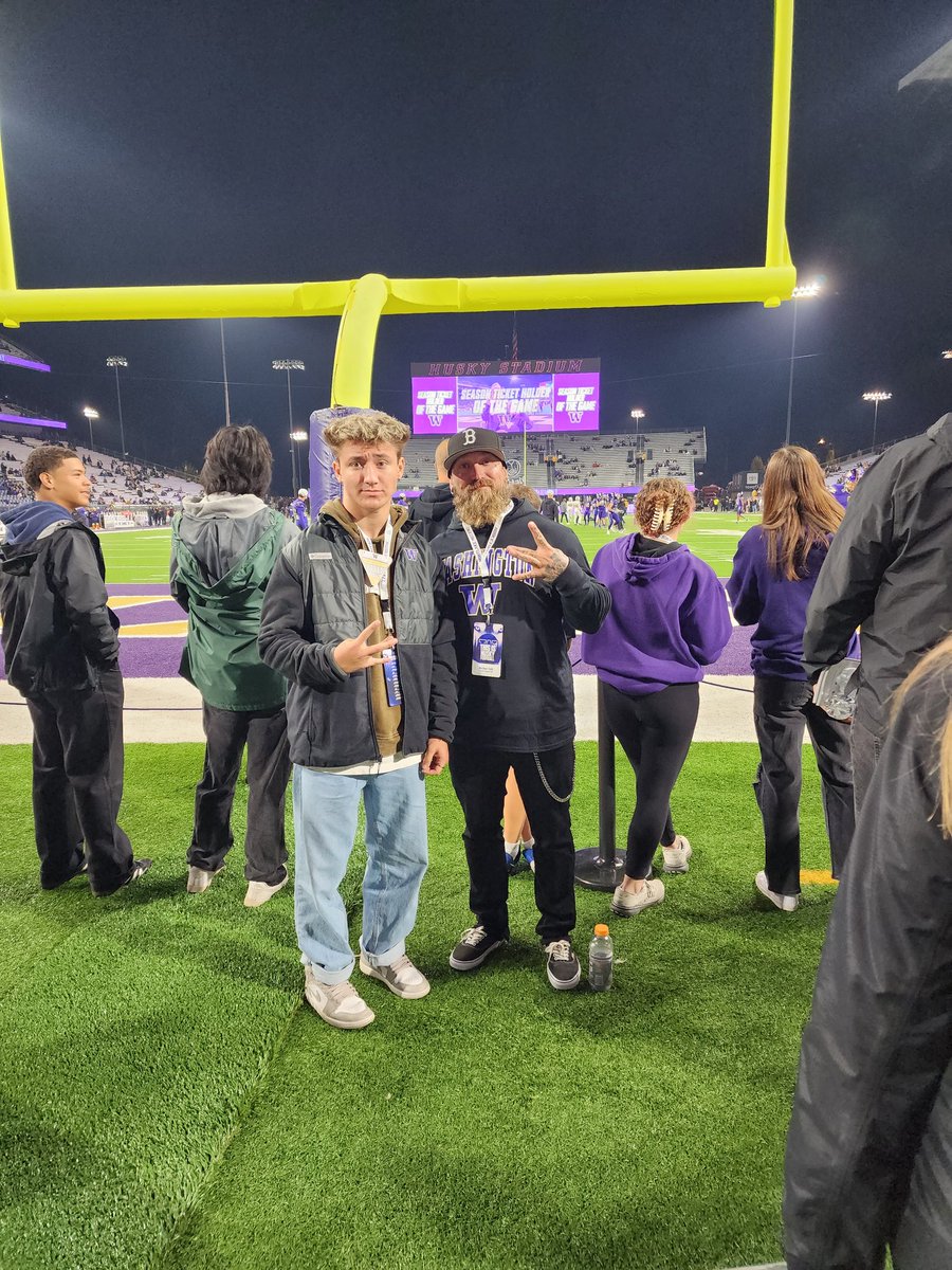 KanyonTodd's tweet photo. I had a great weekend in Seattle!! Thank you @DLineCoachCRAW and @UW_Football for your amazing hospitality!! https://t.co/fMY6fawdsE