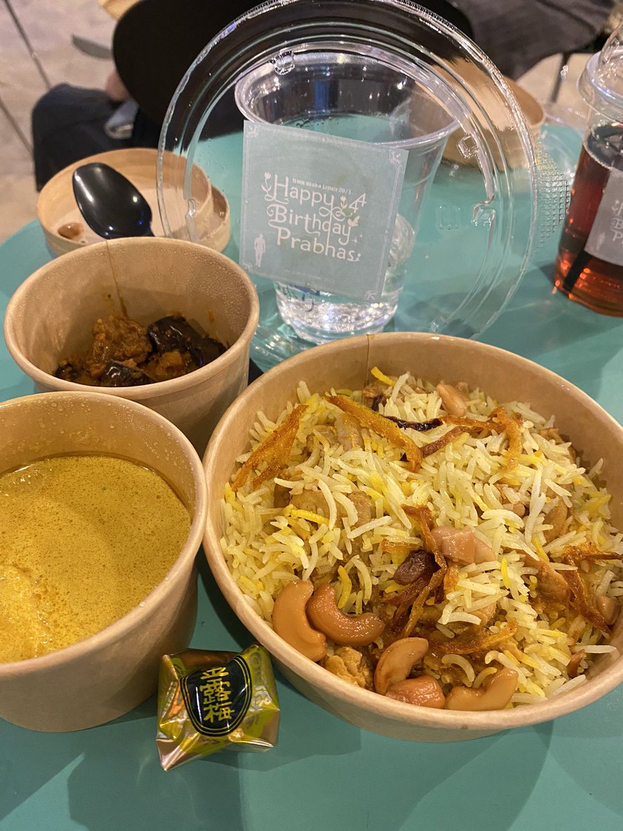 comandZb's tweet photo. ほとんど「ぷらけっと44」の記録でした。ビリヤニ(チャトパタさん)もおいしかったです。写真をあまり撮れてないのでタグを見ます！ブースを撮ってくれた方、写真く���さい。

#PrabhasBirthdayCelebrations 
#PrabhasBirthdayJapan2023
#プラバース
#Prabhas https://t.co/I3hJhL3Cg2