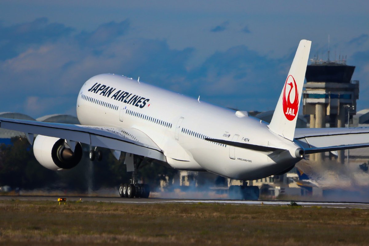 YtAhki's tweet photo. The first A350-1000 from @japanairlinesJP has just made its maiden flight! ✈️📸
~~~~~~~~~~~~~~~~~~~~~~~~~~~
📸 Canon EOS 90D
🔭 Sigma 150/600mm
📍 Toulouse/Blagnac
✈️ A350-1000
~~~~~~~~~~~~~~~~~~~~~~~~~~~
Tags : #japanairlines #Toulouse #avgee #avgeeks #avion #spotter https://t.co/Ir9TUMywYw