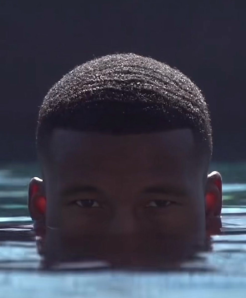 pasrodav292's tweet image. [THREAD] - Les pires présentations des joueurs de foot