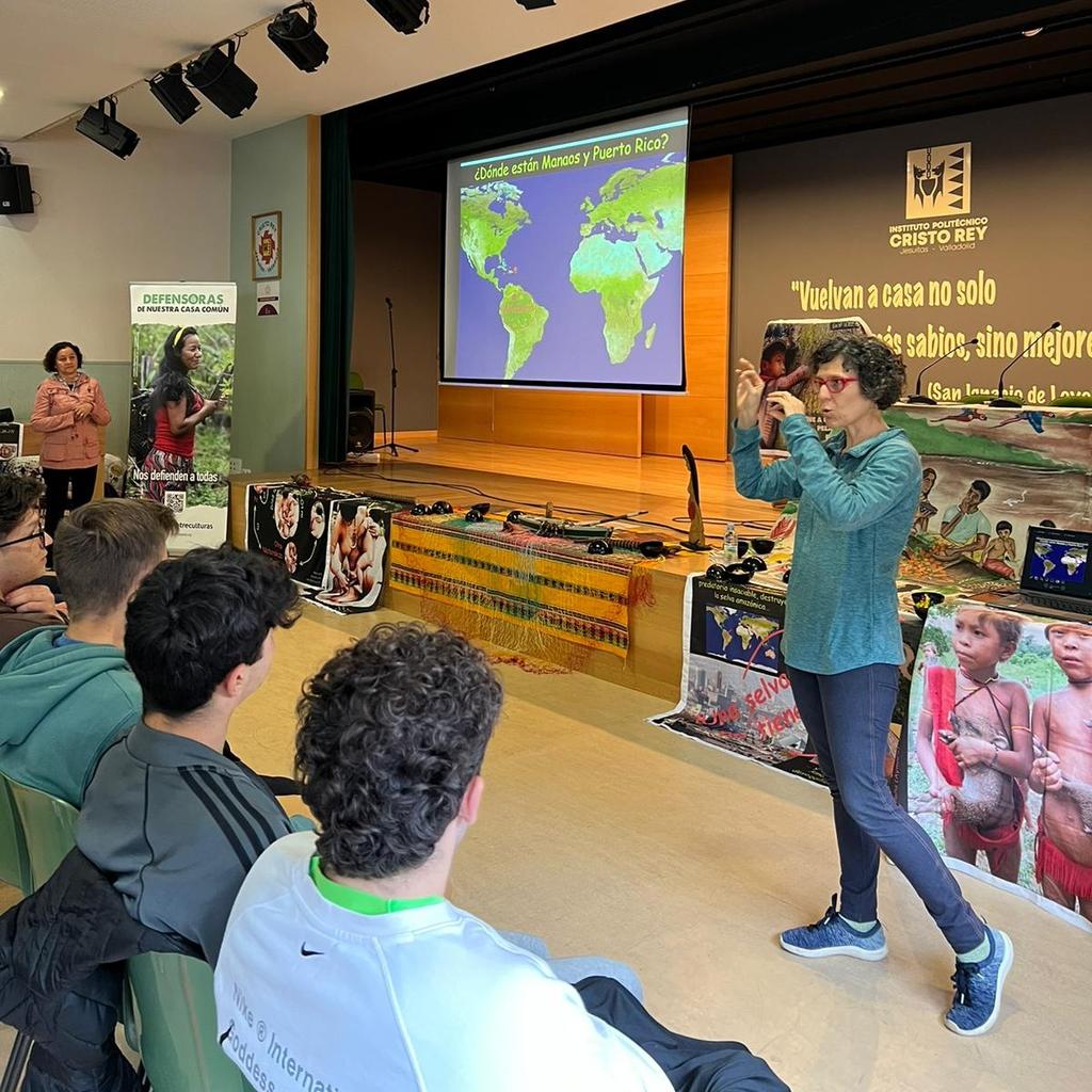 cristoreyva's tweet photo. ➡️ Esta mañana nos han visitado la Hna. Fátima Barbosa y Mª del Mar Bosch, miembros del equipo itinerante de Amazonía de @Entreculturas.

👏 Ha sido un honor y un placer escuchar el testimonio de dos Defensoras de la Casa Comun 🌎
@sjcastillayleon @EntreculturasVa #SomosAmazonia https://t.co/MNqp18WK7O
