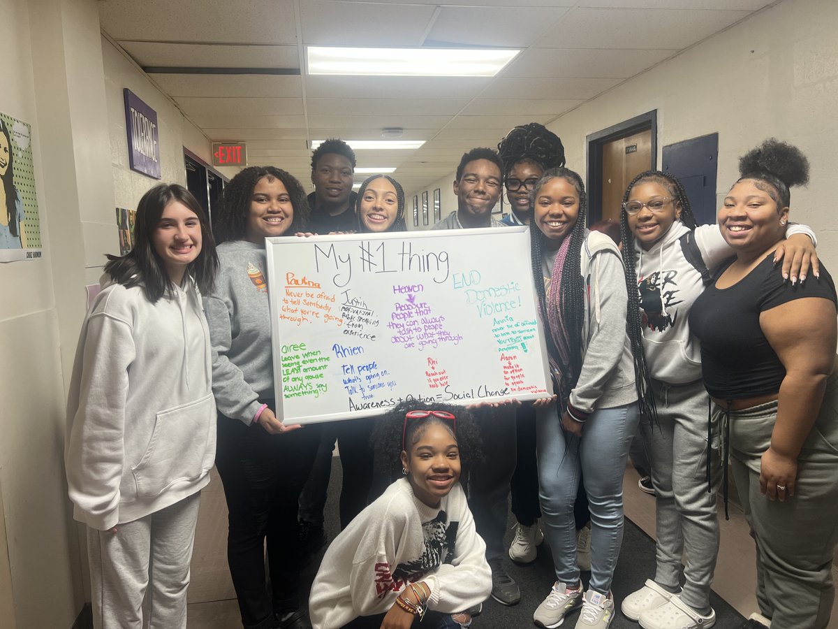 EllenEyth's tweet photo. What's the #1thing you can do to prevent domestic violence? South Allegheny's Expect Respect has TONS of things they can do! #expectRespect #StrengthinNumbers @PCARORG @Center4Victims @southallegheny #SpreadTheWord https://t.co/iPmeHgy9nA