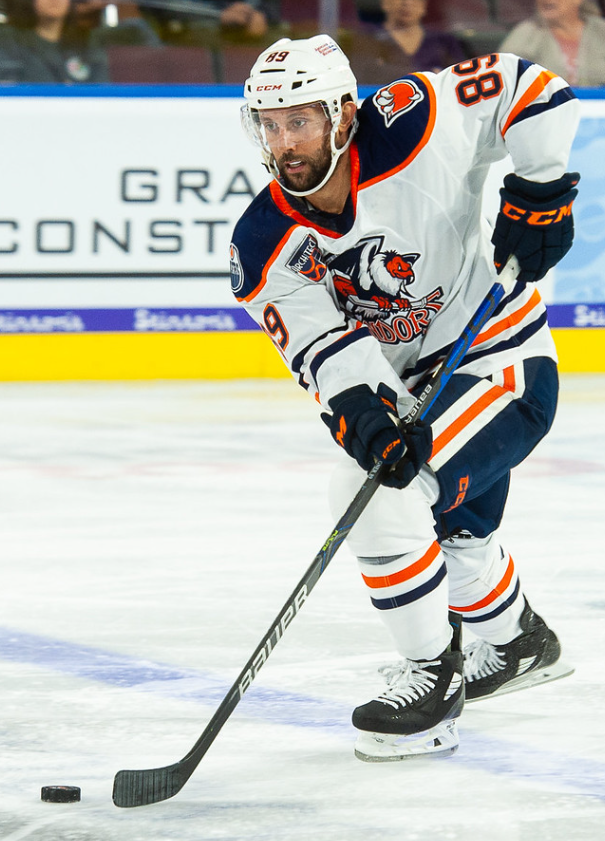 The Oilers number six overall pick in 2007 rejoins the organization on an AHL deal with Bakersfield.

The last time Gagner was in the A? It was 2019-20 with...the Condors. He had 4 GP (2G+2A) in October 2019.

📸: Bakersfield Condors

#AHL #Condorstown