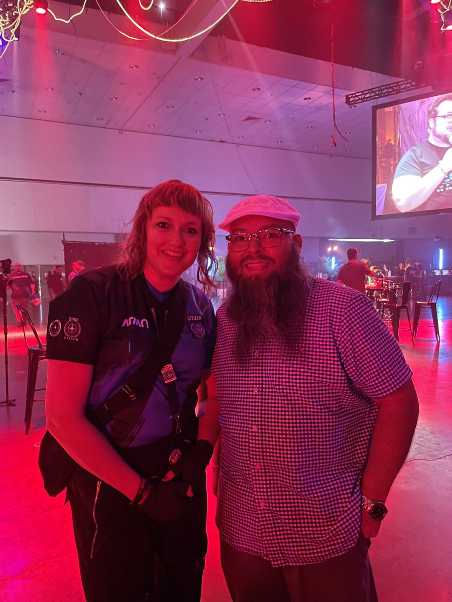 2Gamer81's tweet photo. Highlight of my #CitizenCon2953 was getting to meet @Viridyonline! https://t.co/MYSLybGo80