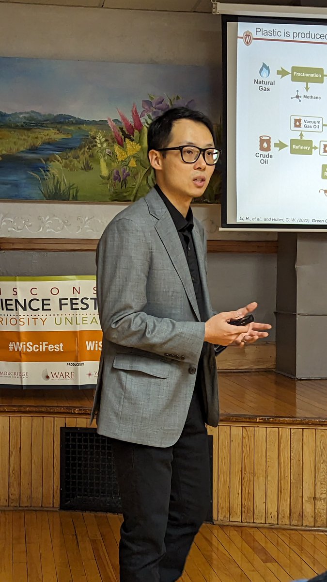 Missing #WISciFest? Us too! Take a look back on the week with these pictures from Houqian Li's Oct. 18 talk at the Argyle Public Library on 'New Technologies for Recycling Plastic Waste'! @WiSciFest @UWMadCBE

Request Houqian for your event: hubs.li/Q026rHwr0