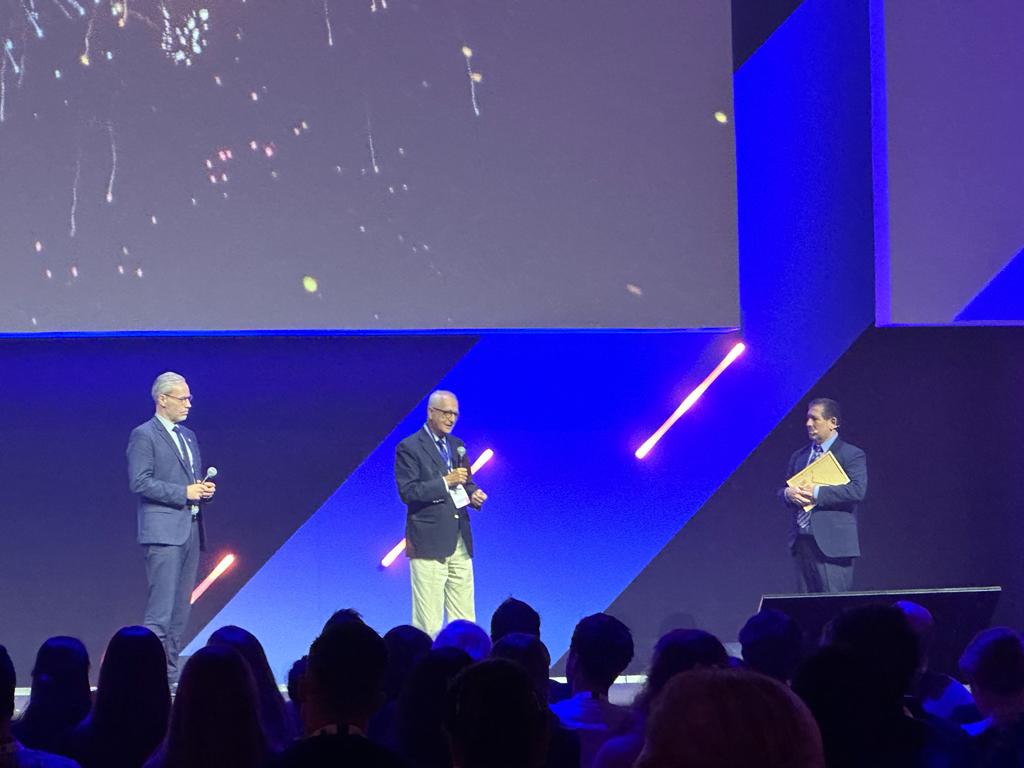 👏 Prof Antonio Artigas is the recipient of this year's ESICM Society Medal. He is a founding member of ESICM &amp; his dedication &amp; expertise over +40 years have allowed him to witness the evolution of #CriticalCare medicine &amp; remain an active participant in its advancement.