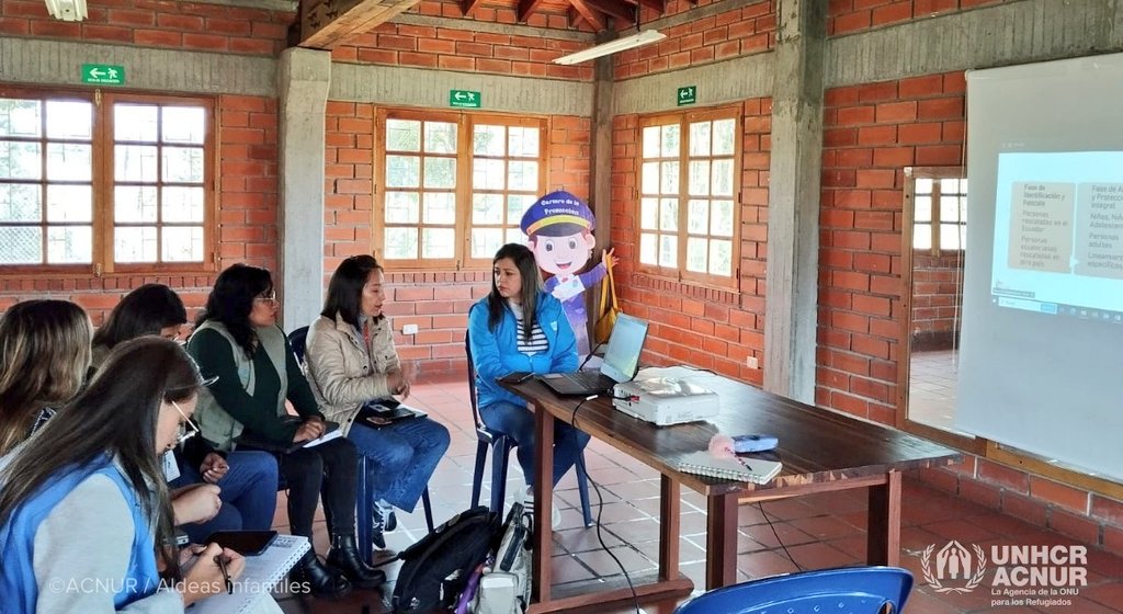 sander_niekerk's tweet photo. 🗣️ Participamos en #Ipiales en el subgrupo de protección de niñez del #GIFMM, espacio en el cual se posiciona el tema de los riesgos de menores en frontera y situaciones de discriminación, xenofobia o rechazo que afectan a niños/niñas refugiados y migrantes. https://t.co/kANTmbxiYL