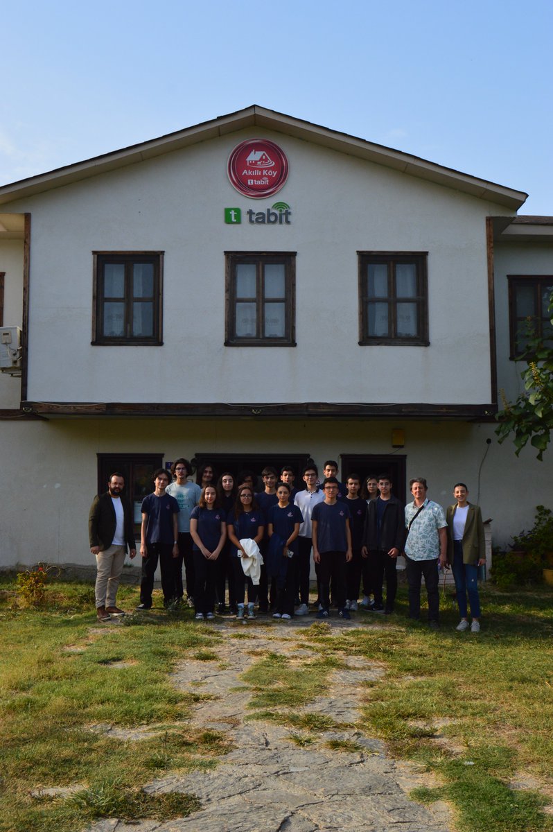 Tabit Akıllı Tarım Teknolojileri olarak, Aydın Lisesi öğrencilerini bugün ağırlamaktan büyük bir keyif aldık! ARGE Müdürümüz Orhan Kurt, öğrencilere şirketimizin yürüttüğü projeler ve Akıllı Köy çalışmaları hakkında detaylı bilgi verdi.🌾