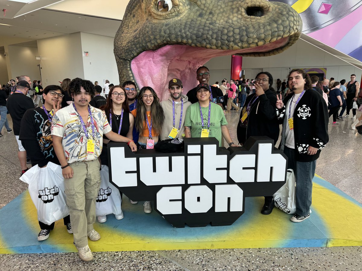 twitchcon2023 was so fun :)))) got to meet some cool streamers 😈