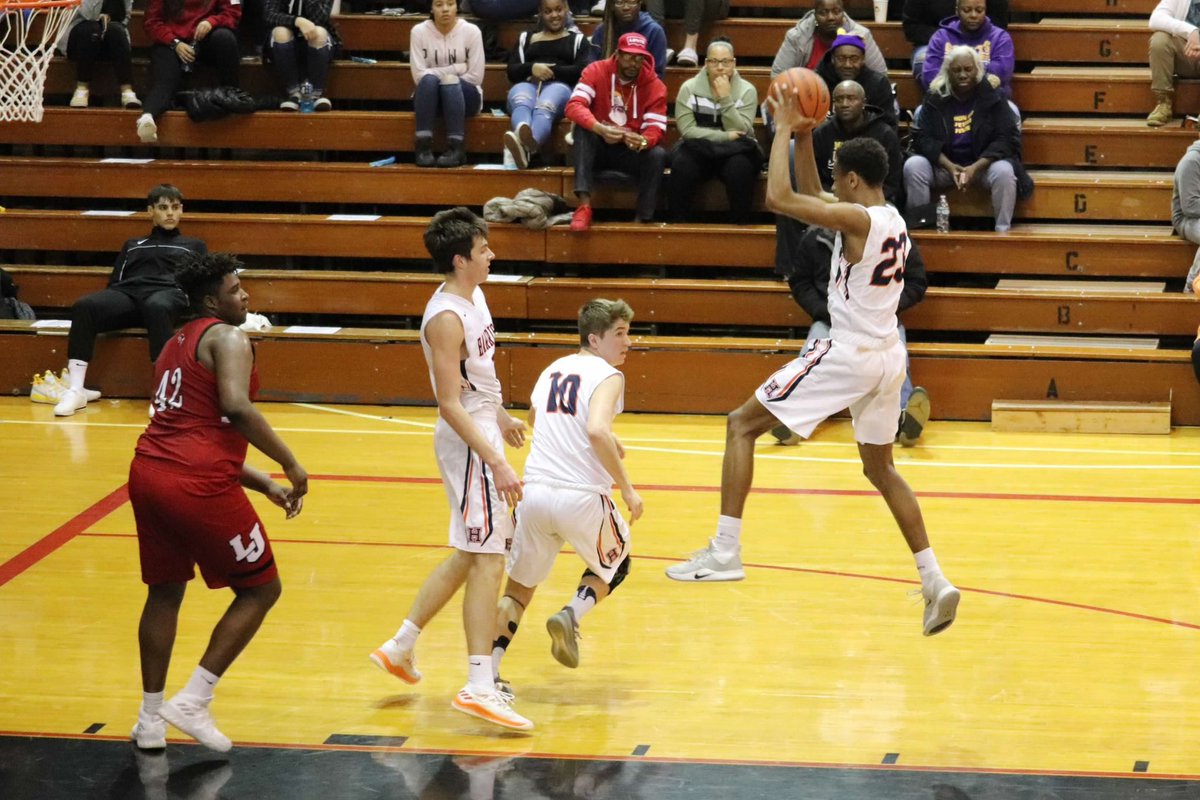 TopRowPics's tweet photo. Our second player today with 23 days remaining until Harrison’s first hoops game is alumnus Deandre Alsup who also wore the #23.  Deandre was another one of the Raiders versatile players.  @AlsupDeandre  @22Rinehart 
#HarrisonRaiders   #Favor8s https://t.co/keE4YSLEBN