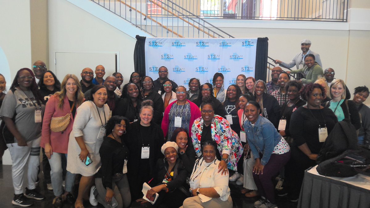 ReevesEducation's tweet photo. APS Educators took time during lunch to take a group picture at the GA STEM/STEAM Forum, where we are learning all things STEM and STEAM. https://t.co/5UvAirzDNk