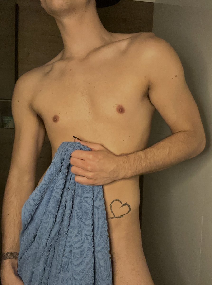 Photos from shower are the best 🖤
RT if you agree 😈