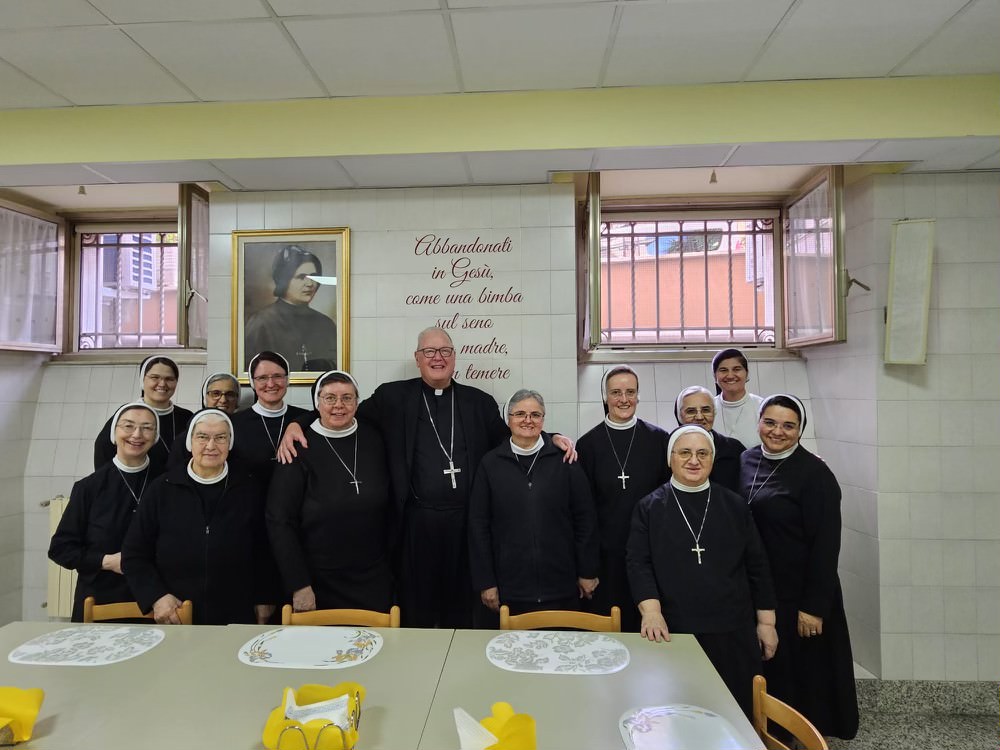 CardinalDolan's tweet photo. Today I visited the motherhouse of the Apostles of the Sacred Heart of Jesus here in Rome. It’s the same congregation @ArchNY_Supt Sister Mary Grace Walsh is a member of. I met her biological sister who serves here in the motherhouse. https://t.co/uAy0yOw0JR