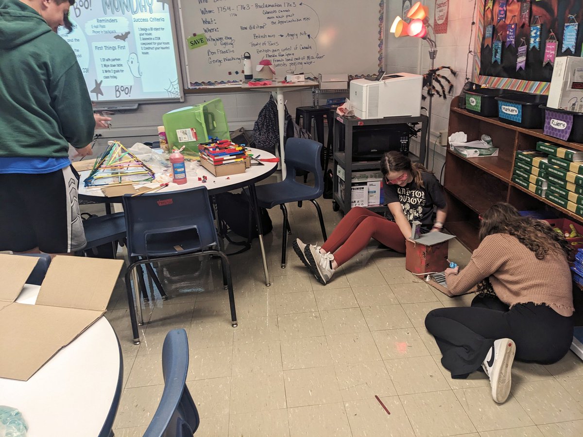 TeachCATS's tweet photo. Our STEM Haunted House Project is wrapping up! Can't wait to see them in action. @MrDePung @SpencerStorey7 @nwvalleymiddle https://t.co/cS9533EcRe