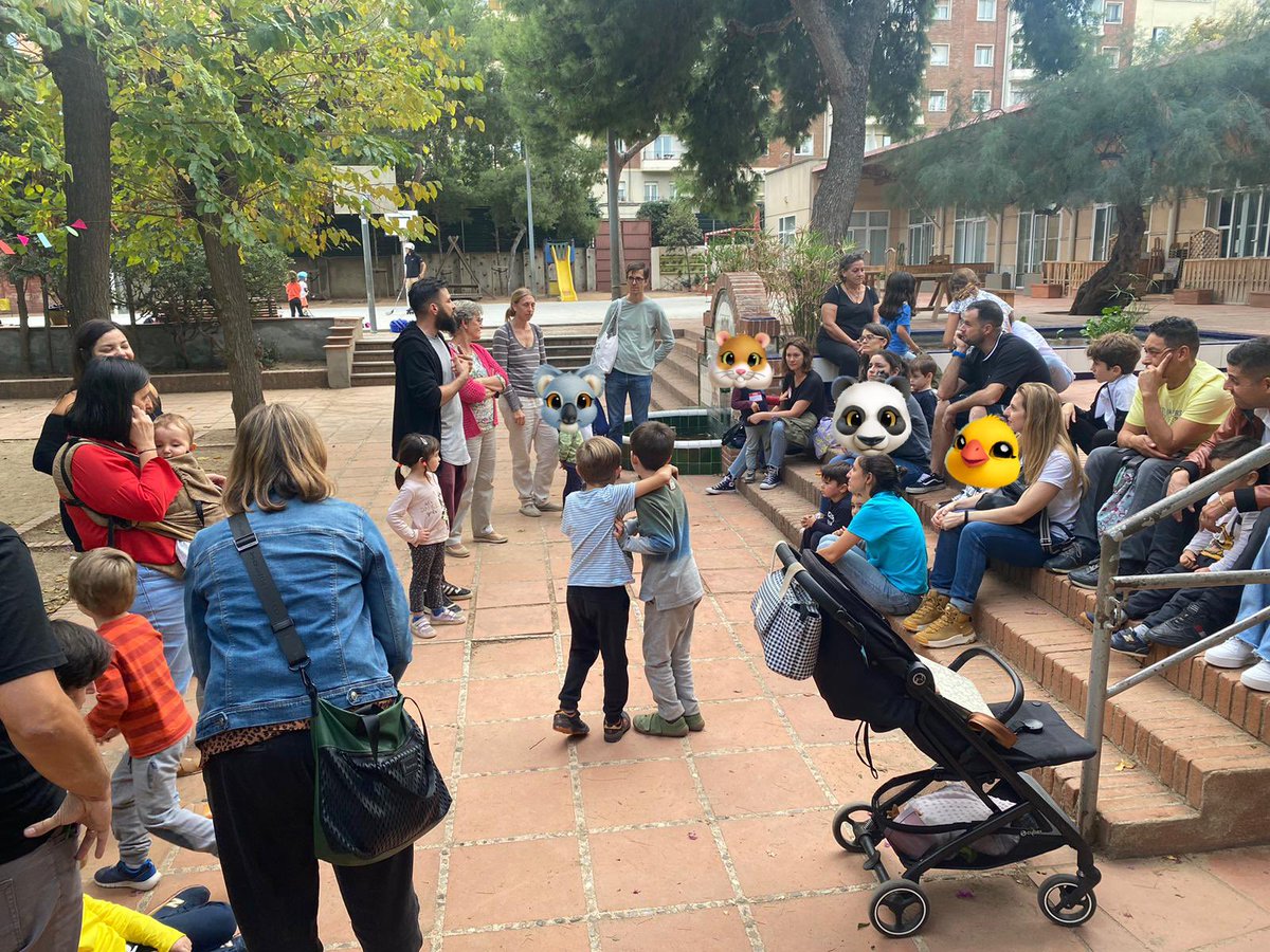 Avui les famílies d’i4 👩‍👩‍👦 han organitzat unes gimcanes perquè les noves famílies d’i3 👨‍👩‍👦coneguin la <a href="/CasasEscola/">Escola Casas</a>: instal·lacions, activitats, valors… una tradició molt bonica! ❤️

#SomCasas