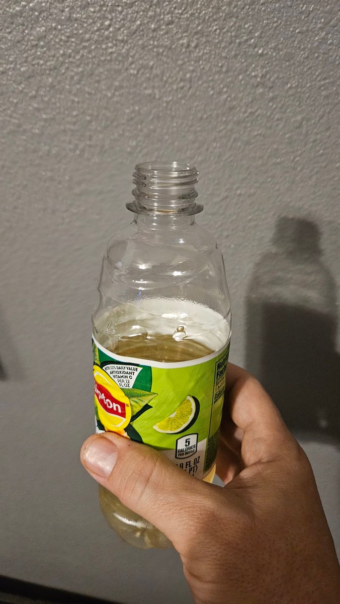 This tea bottle didn't receive a cap at the bottleing plant somehow. This is how it came out of the plastic 12 pack. Notice there's no locking ring? It managed to hang on to most of its contents until it dumped on my kitchen floor.