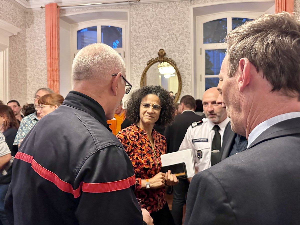 #Cérémonie | Aujourd’hui, lundi 23 octobre, Madame Sophie ELIZEON, préfète de l’Ardèche a reçu à l’hôtel préfectoral les <a href="/SDISPompiers07/">Sapeurs-Pompiers Ardèche</a>, la <a href="/Gendarmerie_007/">Gendarmerie de l'Ardèche</a>, la <a href="/PoliceNationale/">Police nationale</a> de l'Ardèche, la Défense des forêts contre les incendies, les forestiers sapeurs (FORSAP), l’