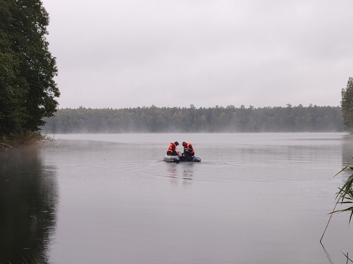 ania_karnkowska's tweet photo. Just wrapped up the autumn sampling for the #MicroDivEr @NCN_PL project exploring the diversity and interactions of microorganisms in Masurian lakes! π π¬π§π§¬
Enjoyed our stay and sample processing at the new #UrwitaΕt @BiolUW field station!
#protists #lakes #Mazury #fieldwork https://t.co/4pOTnq8nb7