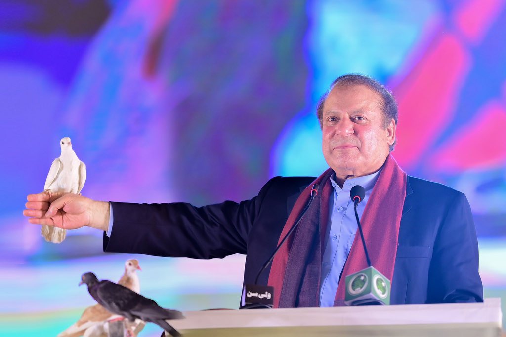 AmjadMalik786's tweet photo. @NawazSharifMNS پاکستان کے عوام میں نواز شریف کے آنے سے خوشی کی لہر دوڑ گئی ہے۔ اللہ آپکا آنا ملک خدادا پاکستان کیلئے باعث رحمت و برکت بنائے۔ پاکستان جسطرح کے منجدھار میں اٹکا ہے حقیقت پسندانہ مسیحائی معاشی استحکام ، سیاسی برداشت اور کفائت شعاری وقت کی اہم ضرورت ہے۔ https://t.co/wdE6jCnSj0