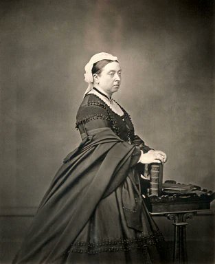 VisitWhitby's tweet photo. Did you know that #QueenVictoria made #WhitbyJet a trendy fashion statement? In 1861 after the death of Prince Albert, it was her go-to jewellery, and society followed suit!
Learn more at the Museum of Whitby Jet!
https://t.co/9SqcfQatok
📸: W Hamond
📸: Museum of Whitby Jet https://t.co/oogakDiVmP