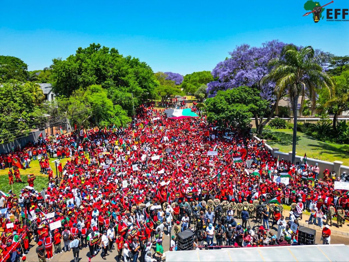 EFFSouthAfrica's tweet photo. ♦️In Pictures♦️

The world cannot remain silent when innocent lives are lost and human rights are violated. It's time for the international community to hold those responsible accountable and work towards a just and lasting peace in Palestine.

#EFFStandsWithPalestine
#FreePalestine