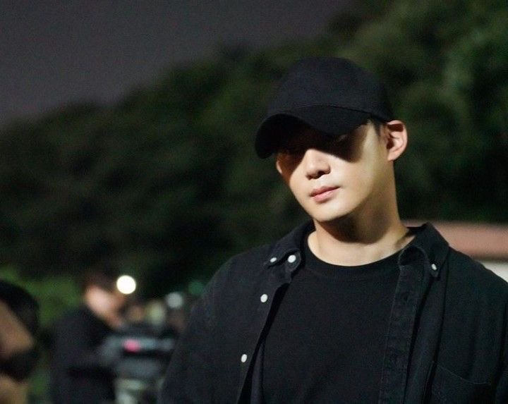 dışarıdan gördüm        içine girdim  
 yeşil türbe                     estağfurullah tövbe