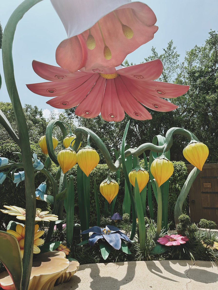 iamajashton's tweet photo. all you need is faith, trust, and a little bit of pixie dust 🧚🏻✨🧚♀️ 📍Tinkerbell Castle
#HongkongDisneyland
#wheninHongkong🇭🇰2023
#photodumpseries https://t.co/ZAjmgoG7qd