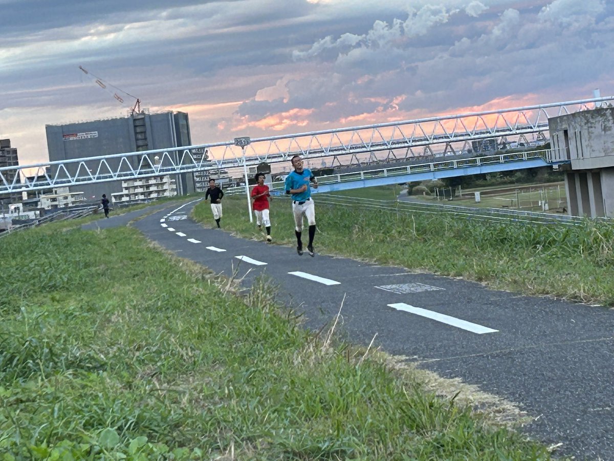 sumidasenior's tweet photo. 2023.10.21
今日は練習をしました！
OBの方々が来て下さり
指導して頂きました。
練習終わってからトレーニングをしました。
 #墨田シニア #墨田リトルシニア #中学硬式野球 #中学野球 #リトルシニア関東連盟  #広島東洋カープ #宇草孔基選手 https://t.co/jnQYJO3diT