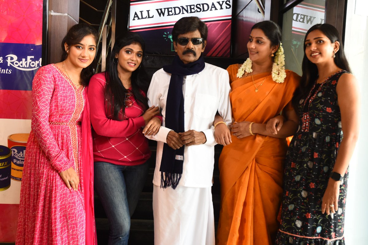 onlynikil's tweet photo. #OthaVotuMuthaiya - At the Final Stages of Shooting...
Team wishing everyone #HappyVijayadasami
Directed by @sairajagopal99 and produced by #ShashiFilms
Co-produced by #KovaiLakshmiRajan
#கவுண்டமணி #ஒத்தஓட்டுமுத்தையா
#Goundamani @Saidhanyaa97 @Gv_Aparna01 #Bindhu #Rajeshwari @dop_hector @drt_art @SPRSethupathi
