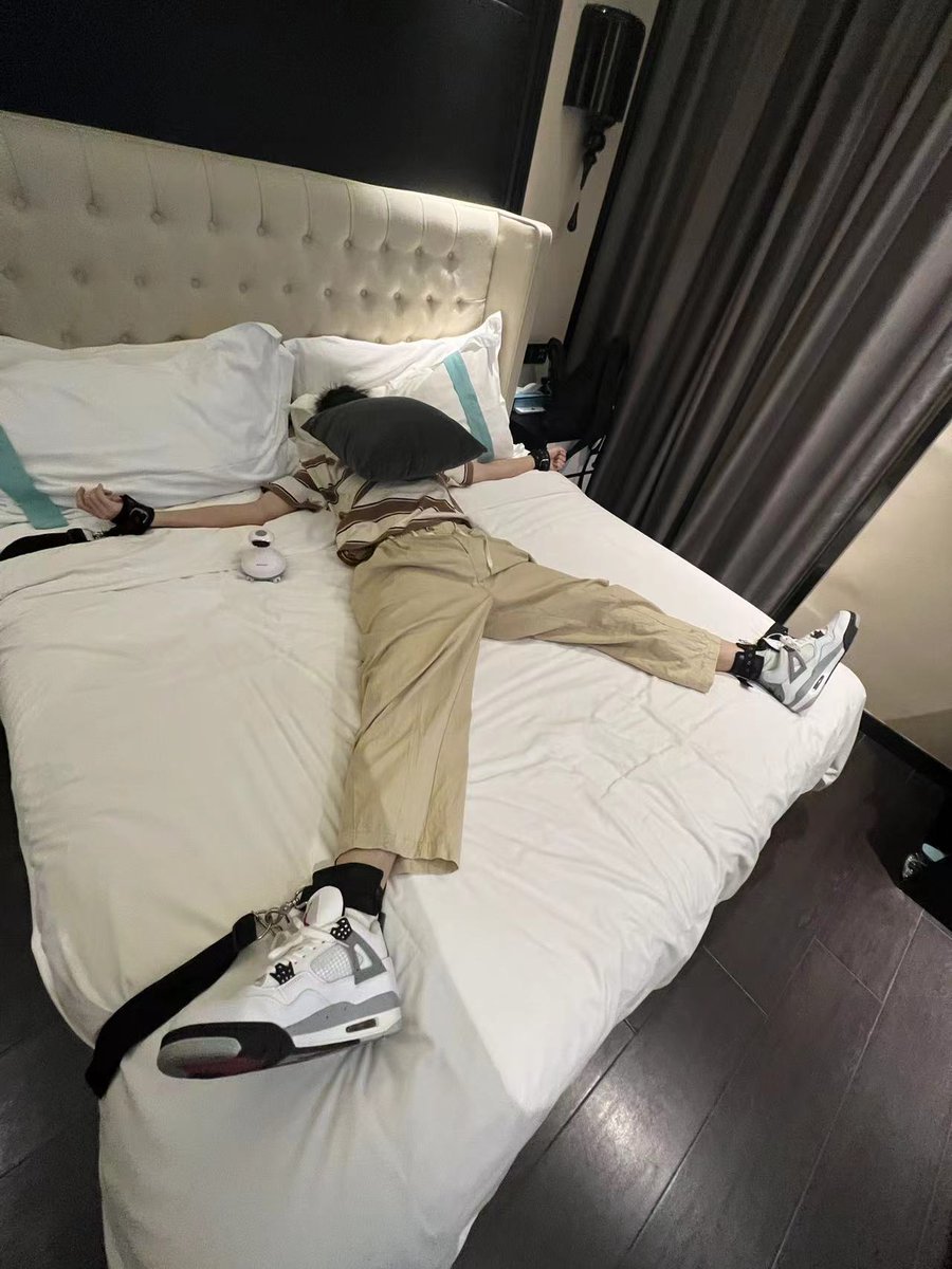 gztk43's tweet photo. 和好（坏）哥哥的第三约。太久没有玩tk，体力已经跟不上啦，稍微刷两下就���不了，所幸亲爱的好哥哥体恤我没有下狠手，还是要多练习练习才行呀。
@gd https://t.co/oSu7yV3Ijx
