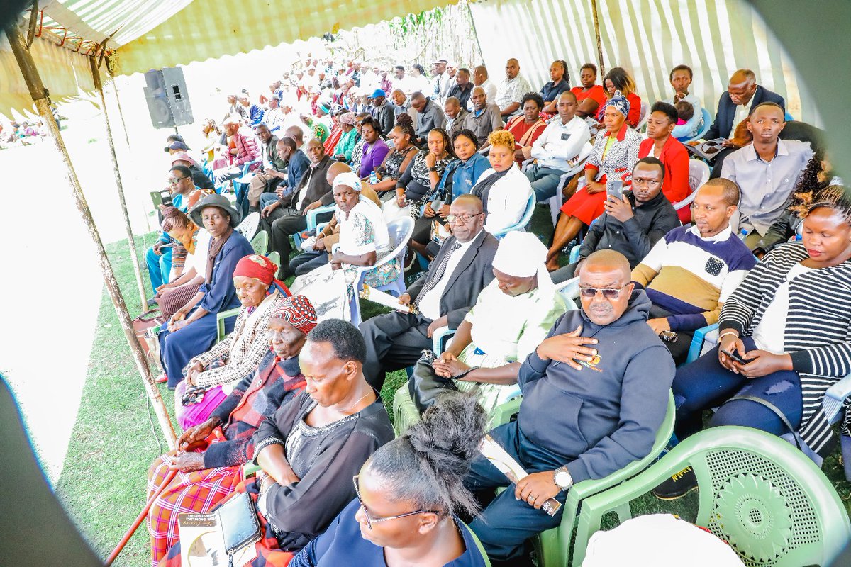 CharlyDanny91's tweet photo. Earlier today Hon Ndindi Nyoro attended the burial of Mzee Peter Kiriba Gihuki in a village of Kiheho Kieni Constituency Nyeri County who was 102 years.
May mzee rest in peace 🙏

We are Africans and Africa is our Business 🇰🇪💯👏✔️

#NN2theFuture #WSR5 https://t.co/Q64XOSG7Fl