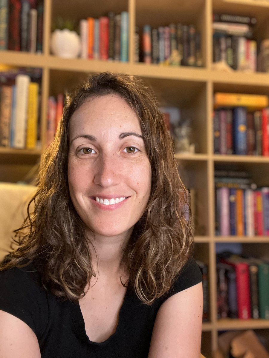 Good morning! It’s been a while since I’ve done a #meetthebookstagrammer and I wanted to change my profil picture… So here we go!

I'm allergic to grass (yeah, I know. It’s weird)

I won a reading contest in 2nd or 3rd grade. I read the biggest amount of books in my class