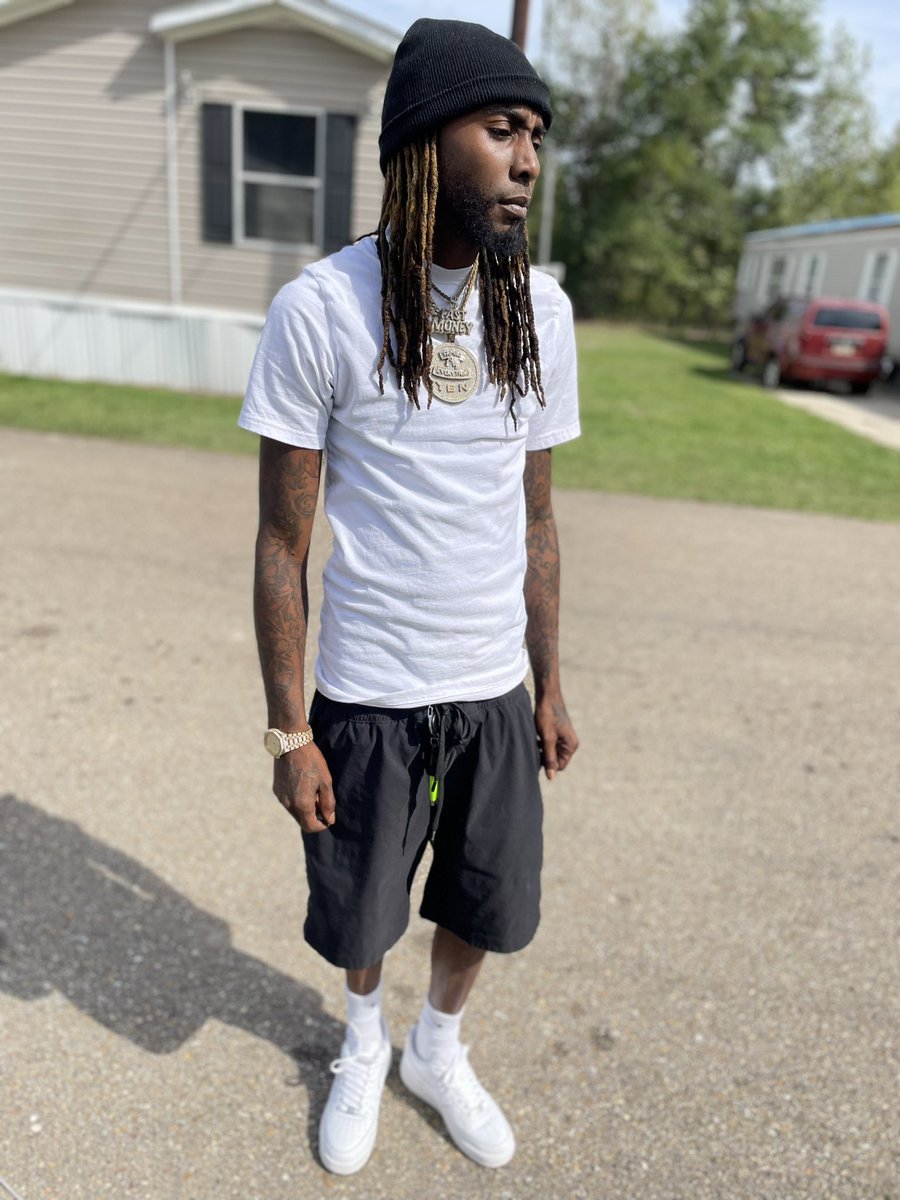 YHotboidee's tweet photo. Ion win every fight but a Nigga Neva ran 🏃🏾‍♂️ me #FreeDaMembers🖤5️⃣ #FreMyLF https://t.co/yxb8vy8nxW