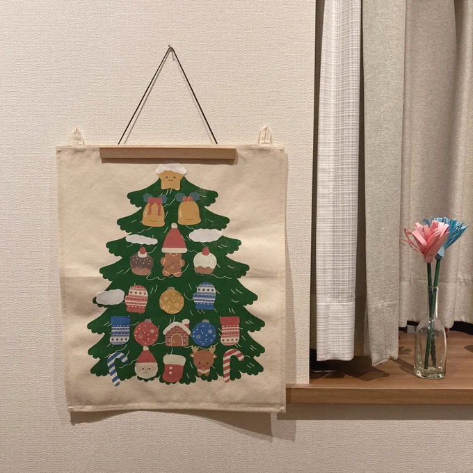 貼って剥がせるクリスマスタペストリーオリジナルで作った。少しだけ販売しようかな… 