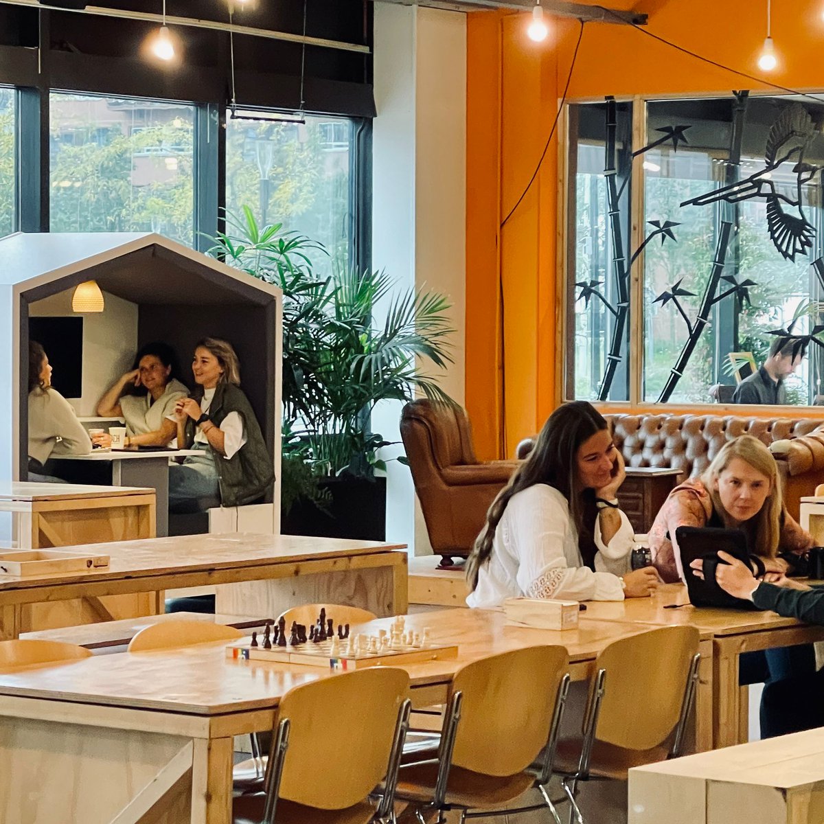 nookpod's tweet photo. At @B_connects the Nooks are the first spaces filled in the morning! Seems like people crave a cosy Nook to work in throughout the day ☀️
#NookPod #Coworking #CoworkingSpace https://t.co/ZRC1Em0rNk