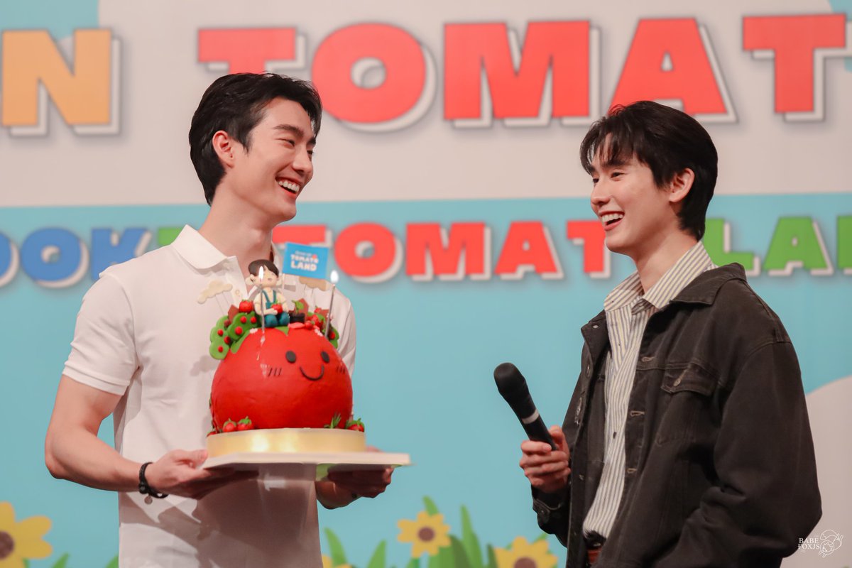 BABEFOXJS's tweet photo. ขอให้ทุกช่วงเวลาของการเติบโตเต็มไปด้วยความรักเสมอนะ 🦊🍅 #27thBookinTomatoLand #kasibook #fforce_ #BABEFOXJSshot https://t.co/5l1hr6fORq
