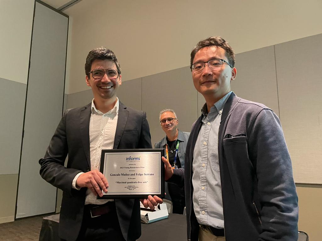 Gonzalo Muñoz (@gmunoz_m) on Twitter photo Highlight of #informs2023 for me: being photobombed by IOS chair and academic big brother <a href="/oktaygunluk/">Oktay Gunluk</a> Highlight of #informs2023 for me: being photobombed by IOS chair and academic big brother <a href="/oktaygunluk/">Oktay Gunluk</a>