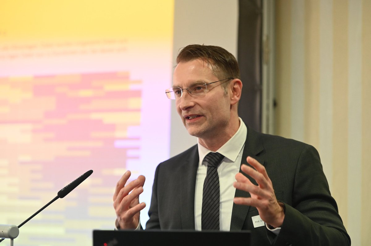 TK-Landesvertretung Thüringen (@tkinth) on Twitter photo .<a href="/DrPletz/">Mathias Pletz</a> spricht über seine Erfahrungen und Lehren aus der Pandemie. Eine Erkenntnis: zum Glück gab es Studien und Daten aus anderen Ländern. In Deutschland erfassen und nutzen wir Daten zu wenig für Wissenschaft und Forschung. .<a href="/DrPletz/">Mathias Pletz</a> spricht über seine Erfahrungen und Lehren aus der Pandemie. Eine Erkenntnis: zum Glück gab es Studien und Daten aus anderen Ländern. In Deutschland erfassen und nutzen wir Daten zu wenig für Wissenschaft und Forschung.