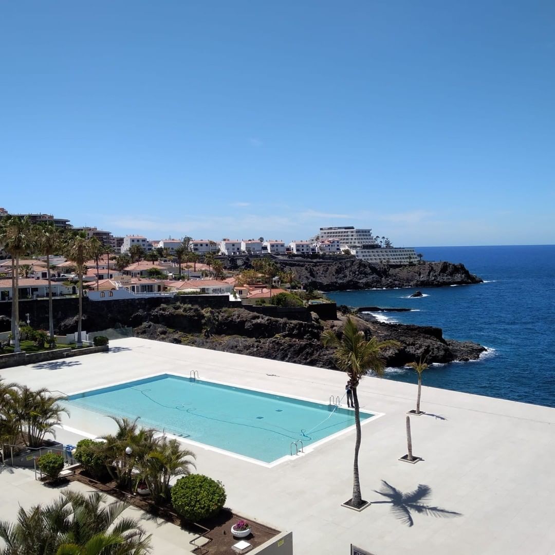 🧘🏼‍♀️ Tan solo imagina darte un baño en la piscina mientras te deleitas con las vistas que tiene el hotel TUI Blue Los Gigantes, ¡qué paz!

#TurismoSDT #SaludablePorNaturaleza
#DiferentePorNaturaleza