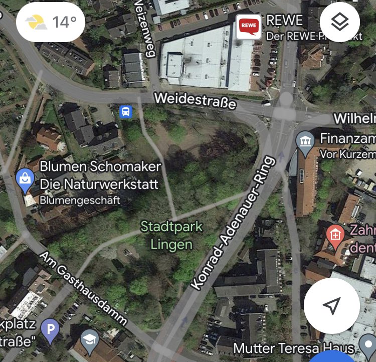 Lärm und Gestank von Autos an einer stark befahrenen Kreuzung beim Rewe. Und deshalb sieht man nie jemanden in diesem kostspielig neu angelegten Stadtpark #lingen sitzen #Autokorrektur