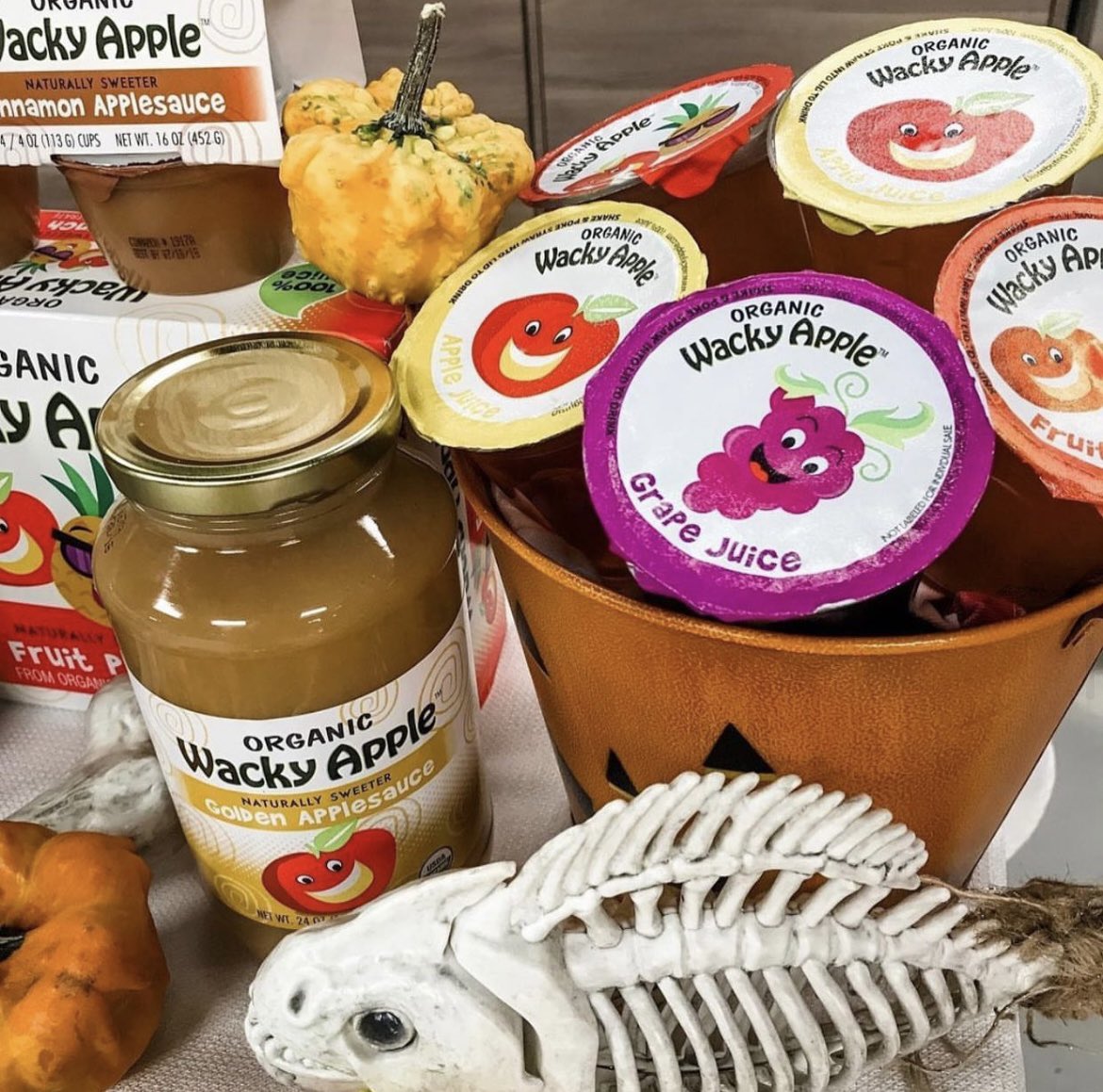 WackyApple's tweet photo. Don’t be scared 🎃👻, our products are simply made with #organic #Coloradoproud fruit 🍎, no yucky additives and never any artificial ingredients. 🙌🏼 
#wackyapple #halloween #halloweenparty #simplymade #simpleingredients #organicallygrown #organicfarming #preservativefree https://t.co/dbAR1Z8XL3