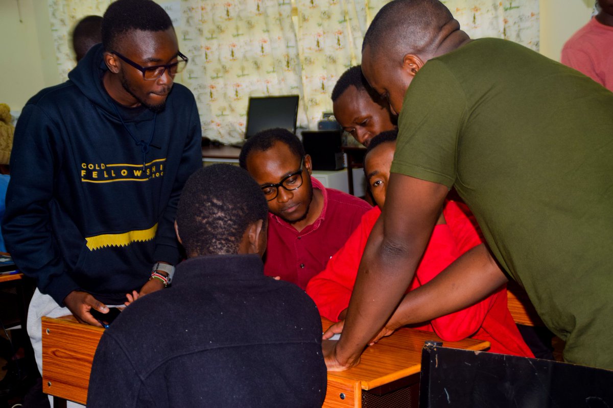 CeloKenya's tweet photo. 3/ The spotlight then shifted to @mabwacharles, who demystified @minipay. Developers got a thorough introduction to @opera and @minipay, exploring its features and capabilities. Charles also shed light on how to get started with @minipay.
#NotAnotherWeb3Wallet https://t.co/CJY8YAE6ZL