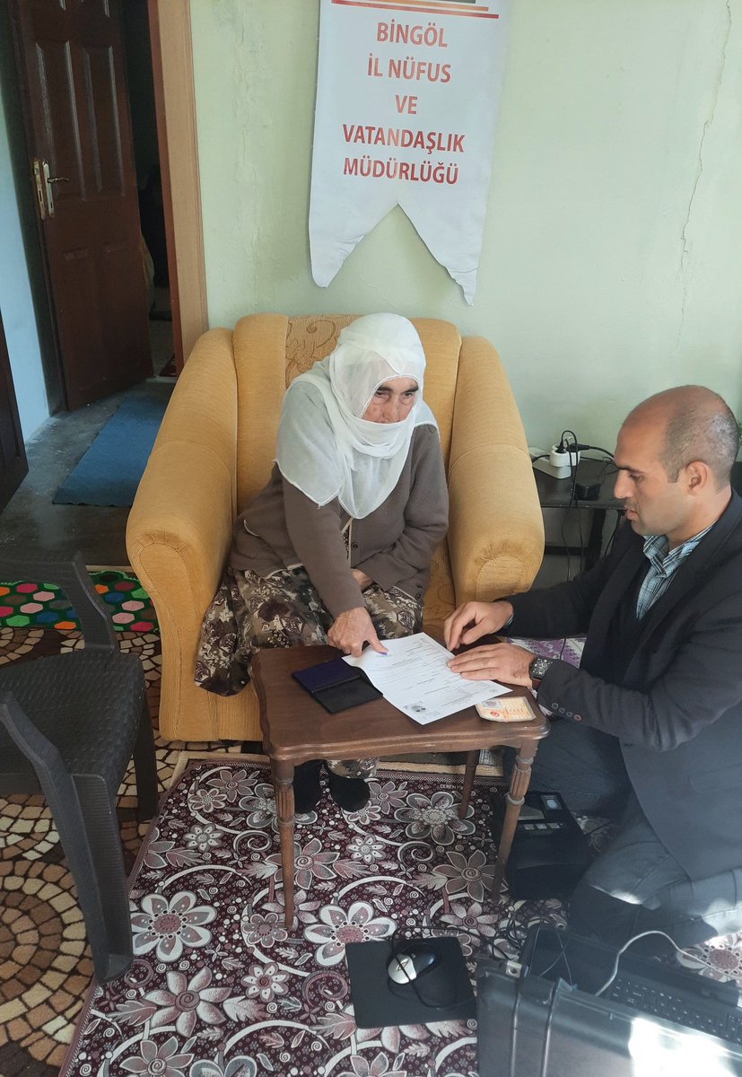Cumhuriyetimizin 100. yılında asırlık çınarımız 1916 doğumlu Esma teyzemizin kimlik müracaatını Ilıcalar Beldesi'ndeki adresinde aldık. 
Hayır dualarını eksik etmeyen 
Esma teyzemize sağlık ve afiyet dolu günler dileriz.  <a href="/TCNufus/">Nüfus ve Vatandaşlık İşleri Genel Müdürlüğü</a> <a href="/bingolvaliligi/">T.C. Bingöl Valiliği</a> <a href="/u_doner/">Ubeyit Doner</a>

#HayatınızınHerAnında