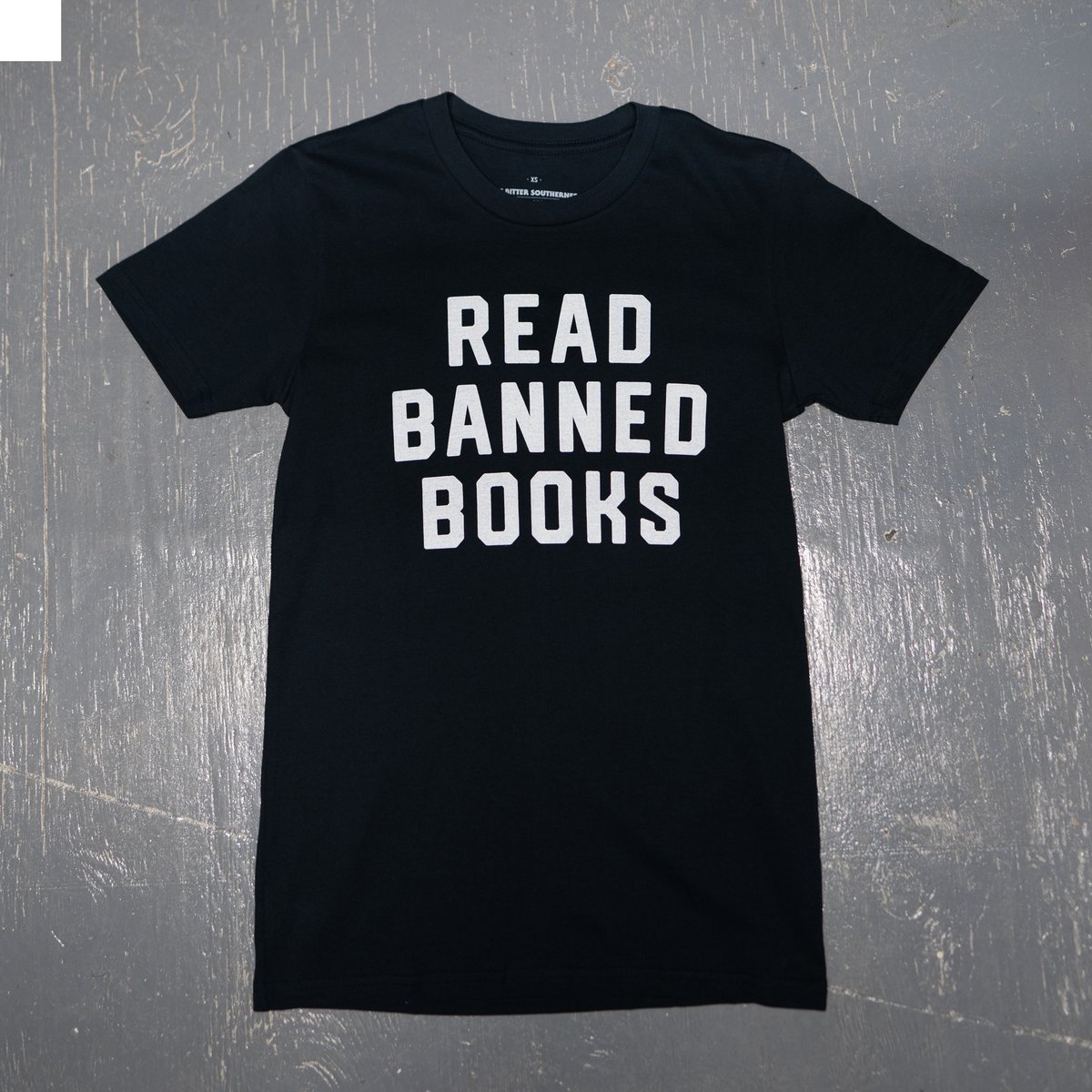 Danger_Press's tweet photo. Keep on reading with this garment from @bittersoutherner
#dangerpress #ScreenPrinting #ScreenPrint #PrintLife #Tshirt #Apparel #ClothingDesign #Fashion #PrintedTshirts #Fashionable #Streetstyle #Fashion #silkscreen #silkscreenprinting #silkscreening #readbannedbooks https://t.co/wlNP79fnQo