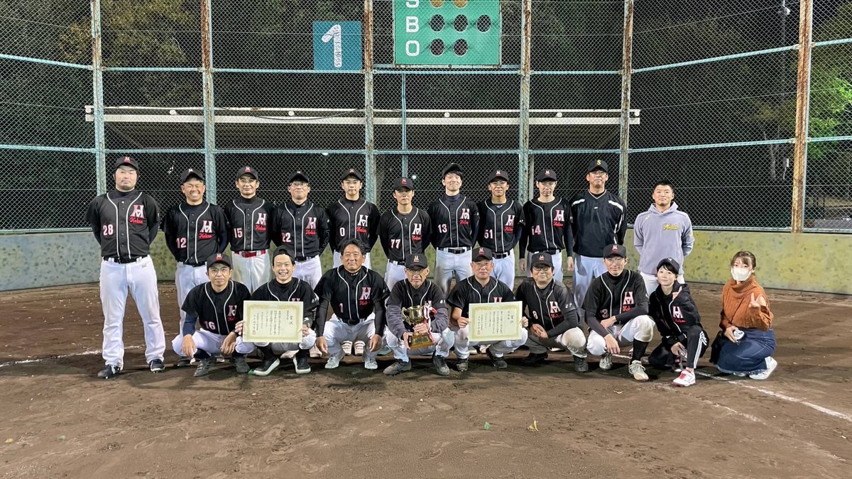 hakua_mito's tweet photo. 活動報告⚾️

10/21（土）ナイター大会vsハナハナ様

0ー1（負け）
ナイター大会決勝🔥投手陣が再三ピンチを招くも5回まで0点に抑える。攻撃は得点圏までランナーを進めるも決定打が出ない…迎えた6回、痛い適時二塁打を浴び敗戦。優勝は来季への宿題に…🥺

#草野球
#茨城県
#水戸市
#メンバー募集 https://t.co/8dtMRt1GQY